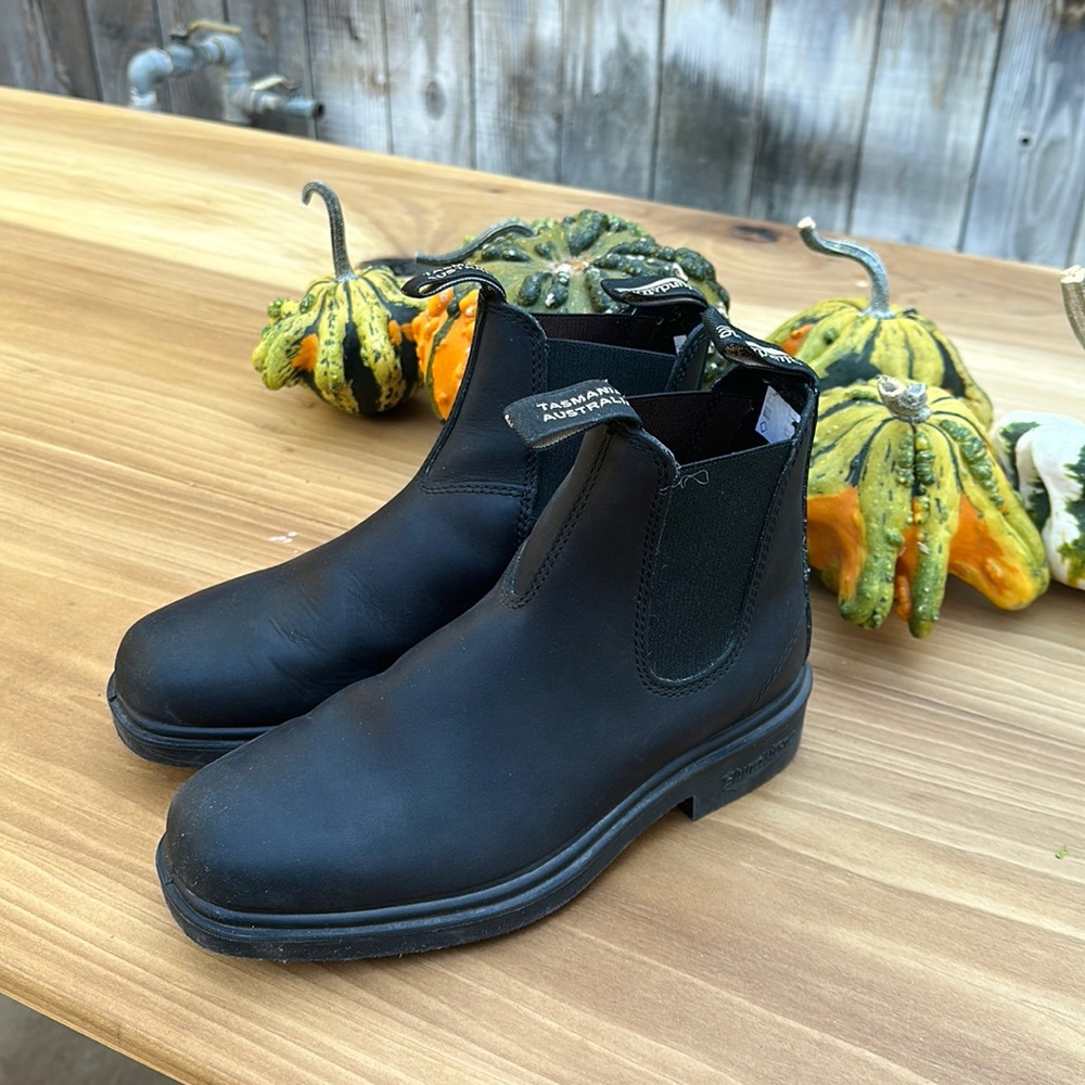 EUC (worn twice) BLUNDSTONE dress Chelsea 💖
